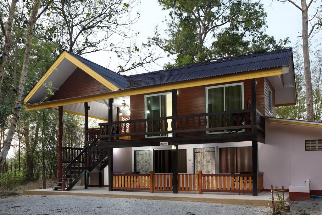 Baan Suan Chan Kanchanaburi City Exteriör bild